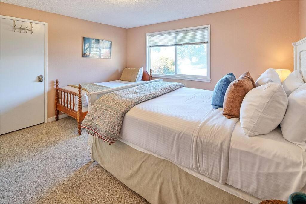 Ocean View Village Condo With Trails To Beaches 特立尼达 外观 照片