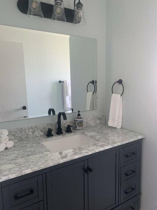 Ocean View Village Condo With Trails To Beaches 特立尼达 外观 照片